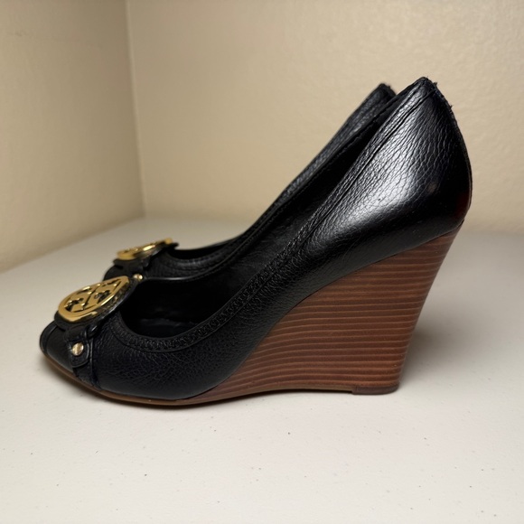 Tory Burch Shoes - Tory Burch Leticia Peep Toe Wedge Pumps Black Pebbled Leather Gold Logo Size 9.5